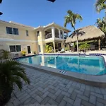 Beach Aqualina Apartments